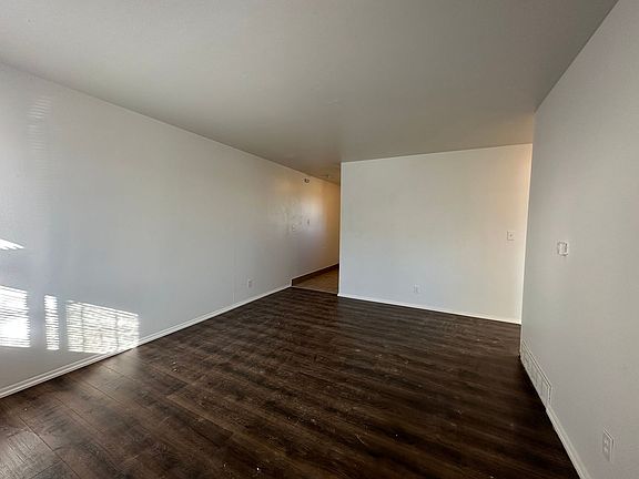 5th image of 3824 S King St #3828