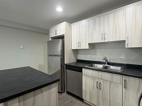 4th image of 1530 Logan Ave