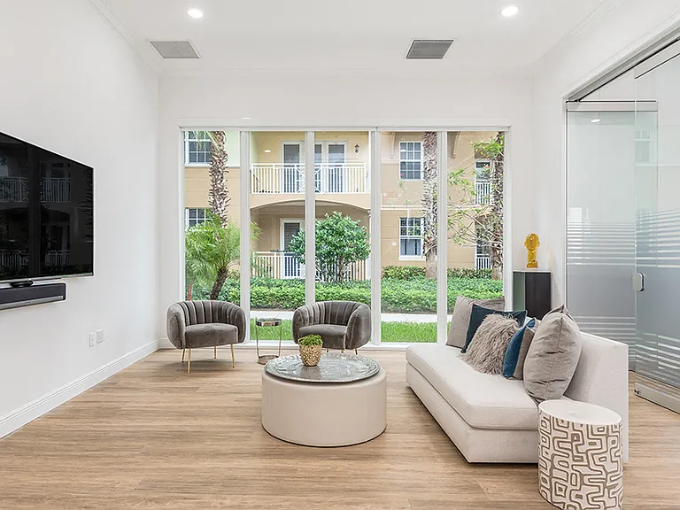 Riverwalk Pointe — Photo 12