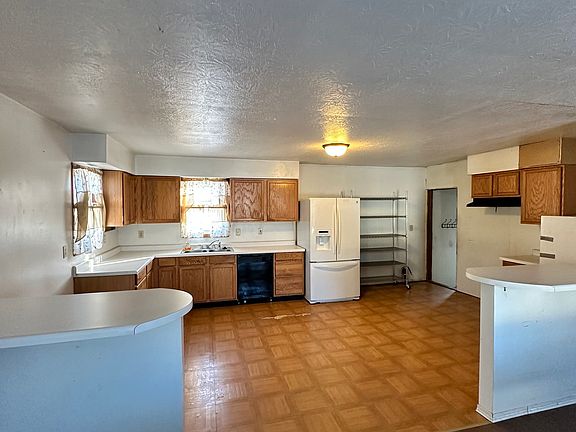 3rd image of 1555 E Gimber St