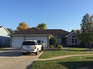 413 Embassy Ct, Sergeant Bluff, IA 51054