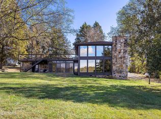 3538 Light Pink Rd, Louisville, TN 37777