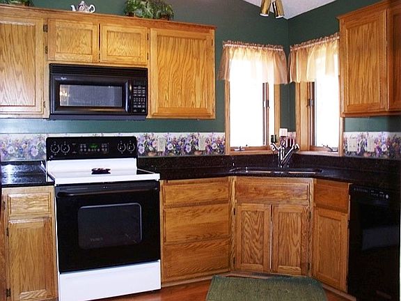 3rd image of 2295 Windsor Ln