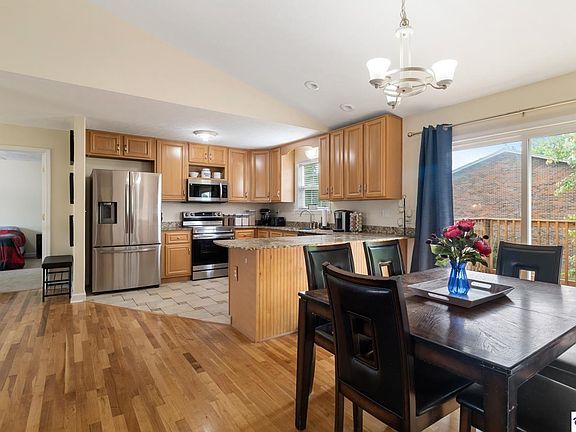 5th image of 1421 W Elm Rd