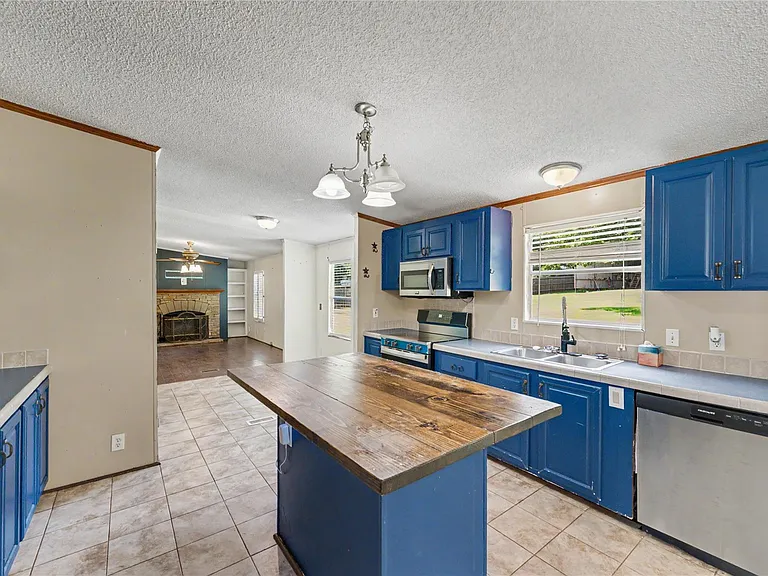17685 Todd St — Photo 31