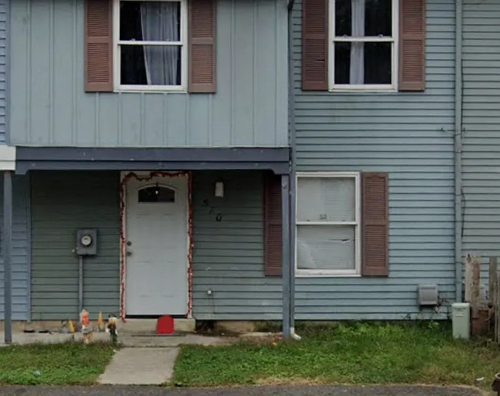 570 W Loch Lomond Dr — Photo 1