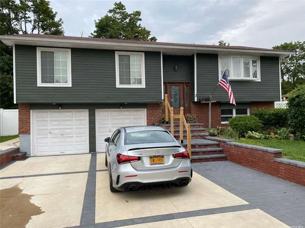 3 Lana Ct, North Babylon, NY 11703