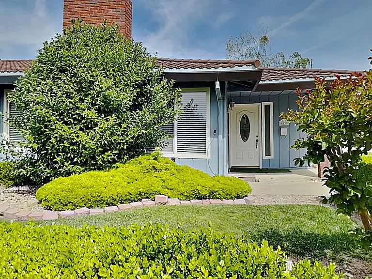 6830 Harmon Dr — Photo 2