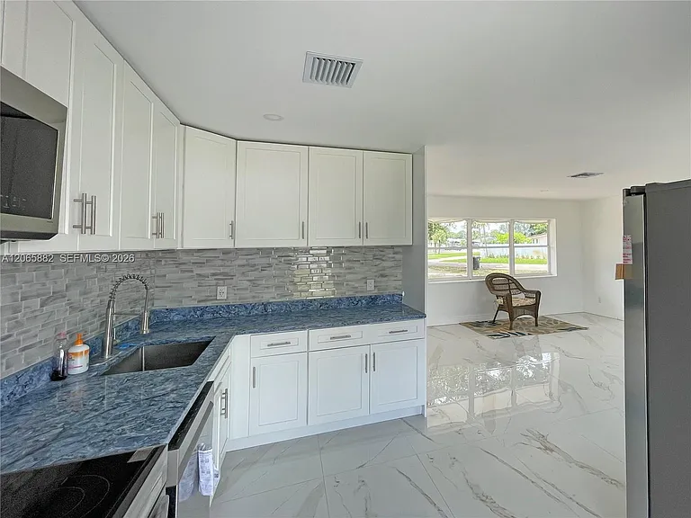 1606 NW 12th Ave — Photo 8