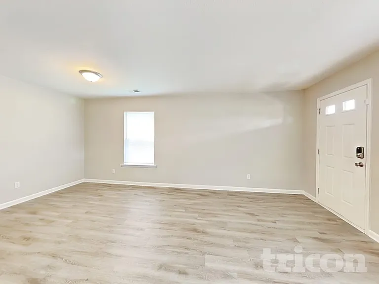 226 Blazer Dr — Photo 4