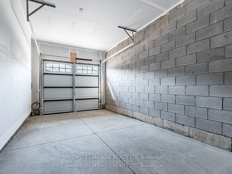 140 Aquasanta Cres — Photo 38