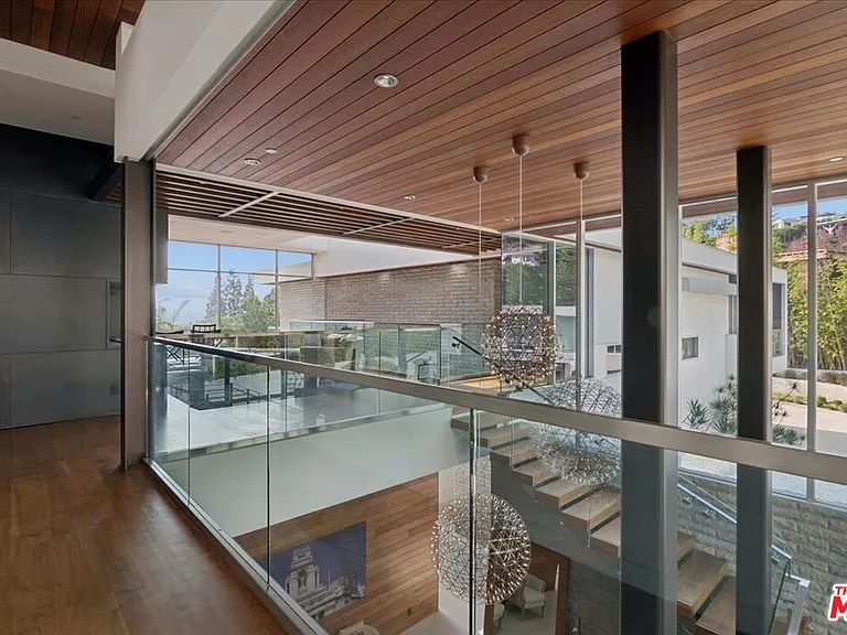 1232 Sunset Plaza Dr — Photo 22
