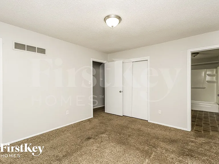 11943 Manchester Ave — Photo 9