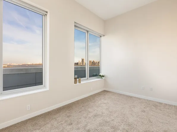 1000 Avenue At Port Imperial image 9 of 25