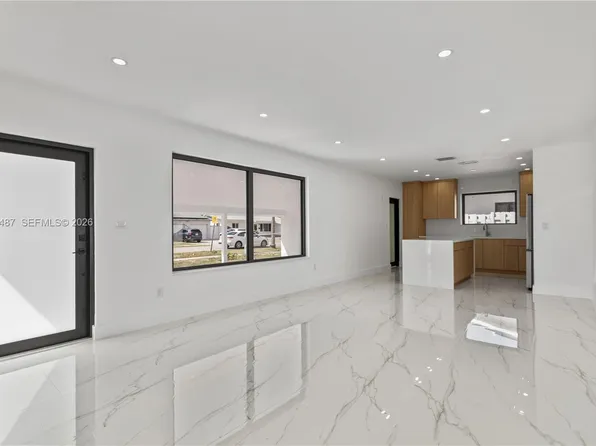 921 W 50th Pl, Hialeah, FL 33012