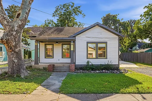 2223 Singleton St Photo 1