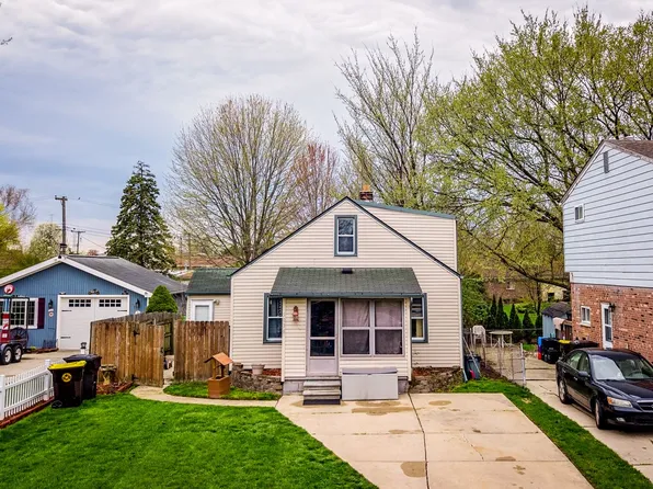 5036 Montfaucon St, Trenton, MI 48183