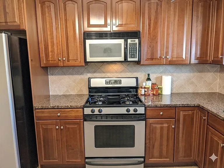 1084 Chestnut St #1 — Photo 6