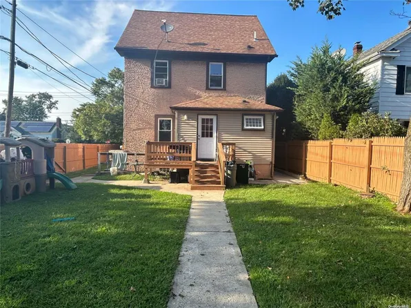 50 W 10th Street, Huntington Station, NY 11746