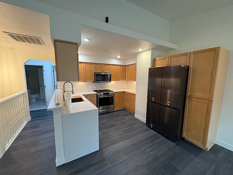437 Harris Ln #11 — Photo 4