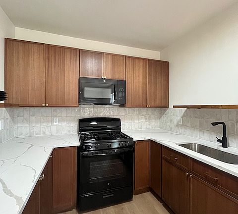 4th image of 1387 E 43rd St #Up