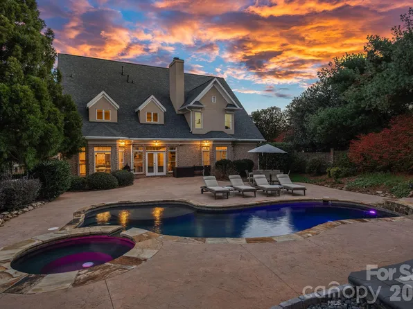 18823 Peninsula Cove Ln, Cornelius, NC 28031