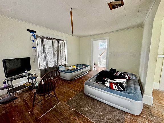 4th image of 609 N Ionia St