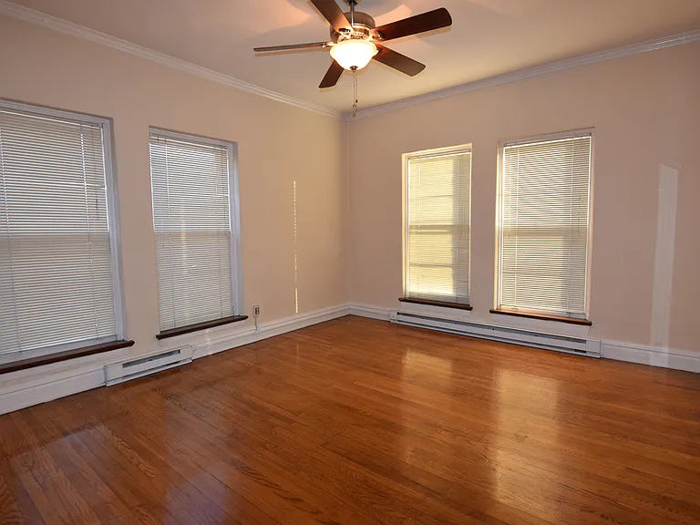 Greystone Court Apartments — Photo 12