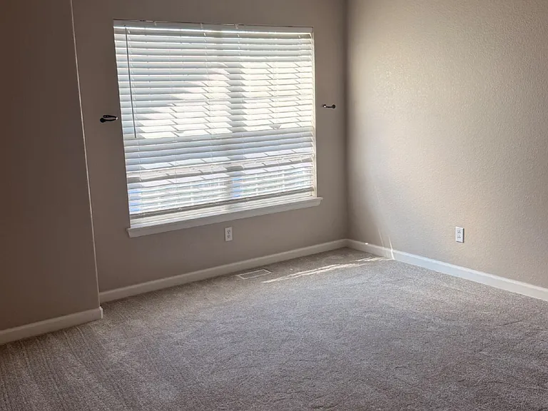 1613 Metropolitan Dr #C — Photo 13