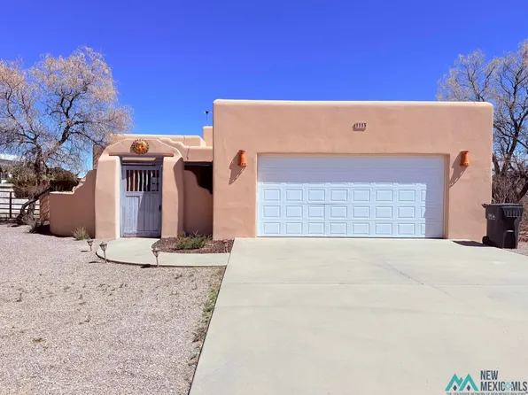 1113 Skyline Dr, Elephant Butte, NM 87935