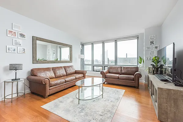 Sold by Modern Spaces | media 12