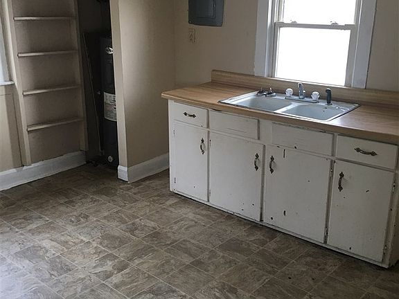 3rd image of 2416 E Dartmouth Ave