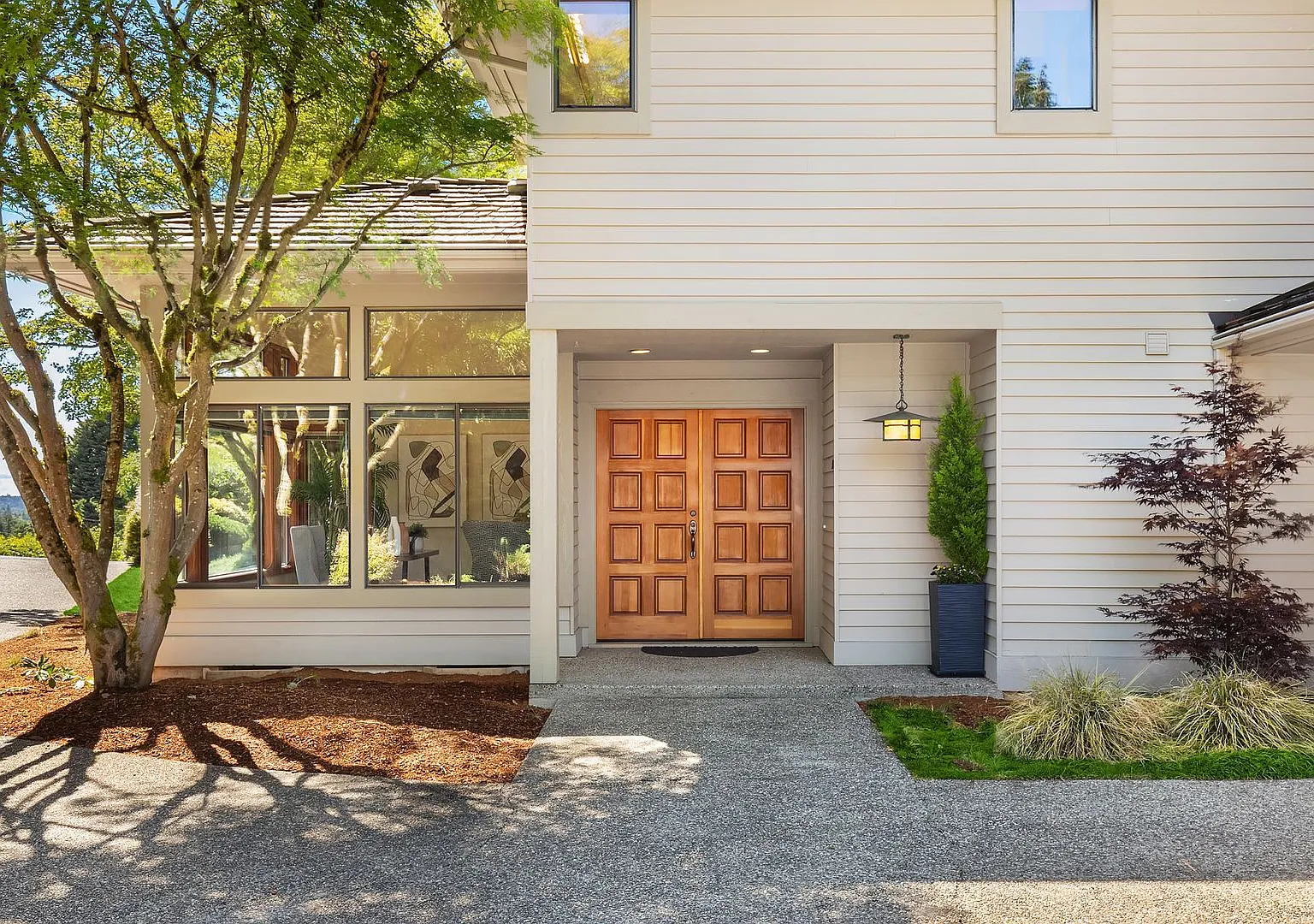 4Bd/2.75Ba Clyde Hill Home — Photo 3