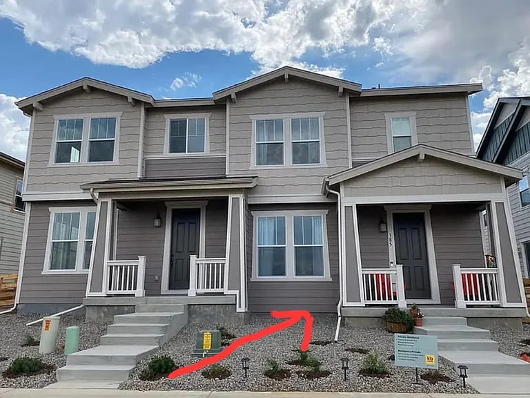 385 Rodden Dr — Photo 1