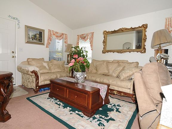 5th image of 38 Walnut Dr