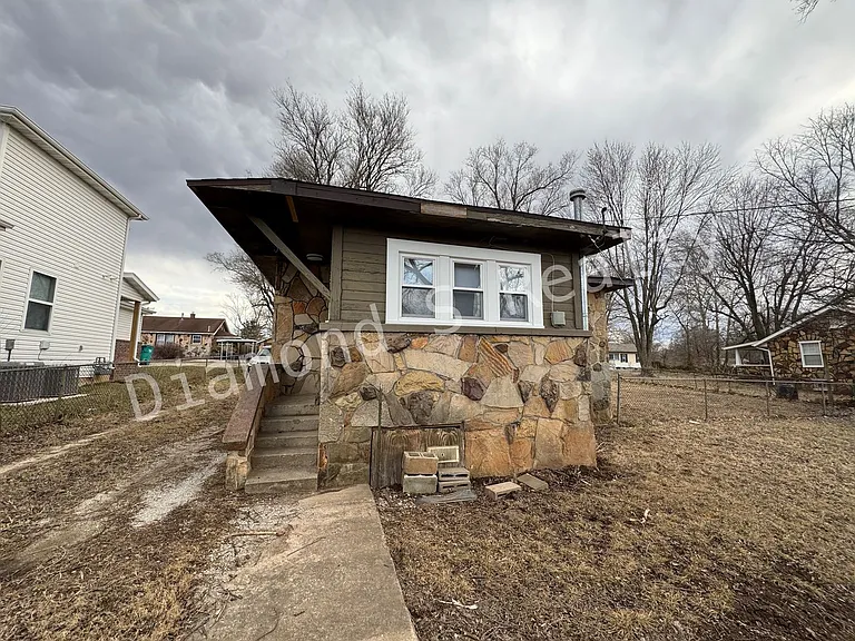 2711 W Olive St — Photo 10