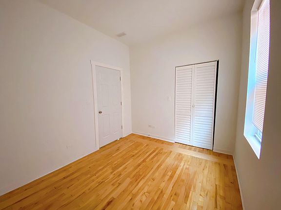5th image of 2211 W Erie St #1