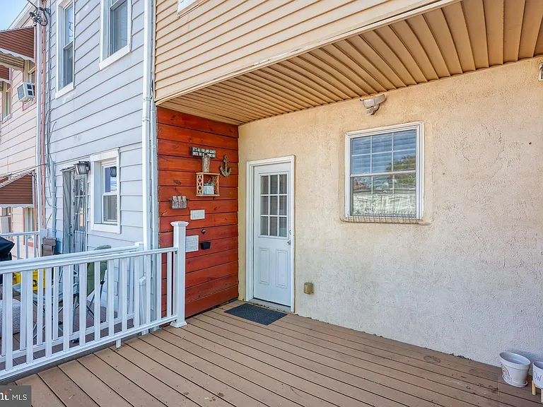 618 S Newkirk St — Photo 10