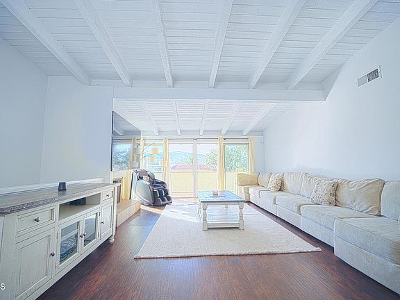 4th image of 942 Woodlawn Dr