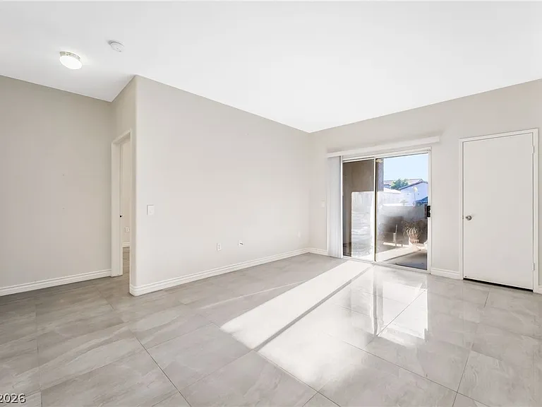 2615 W Gary Ave #1089 — Photo 4
