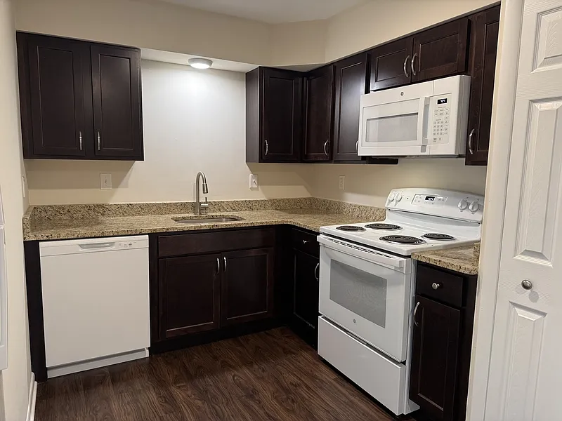 Building Photo - 227 N Broadway St #4
