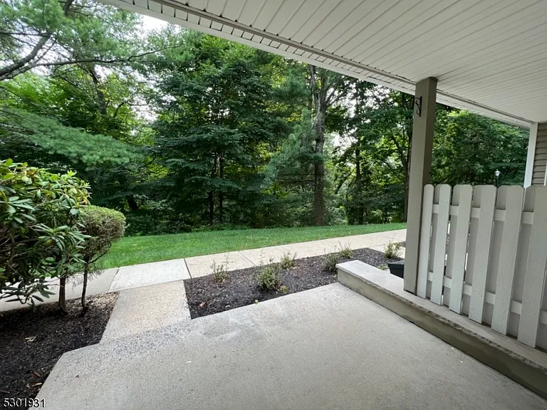 14 Stevens Ct — Photo 3