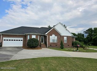 1034 W Carthage Rd, Lumberton, NC 28360