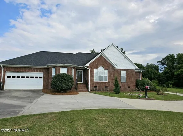 1034 W Carthage Road, Lumberton, NC 28360
