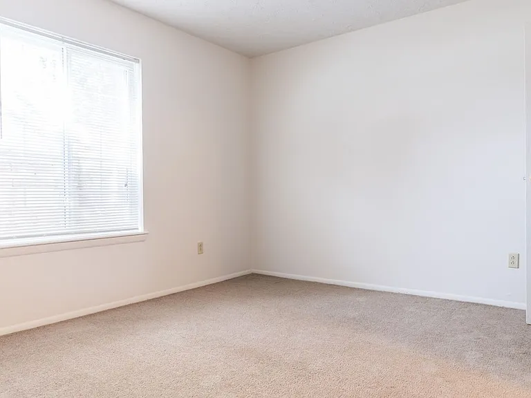 Windsor Gardens Apartments — Photo 25