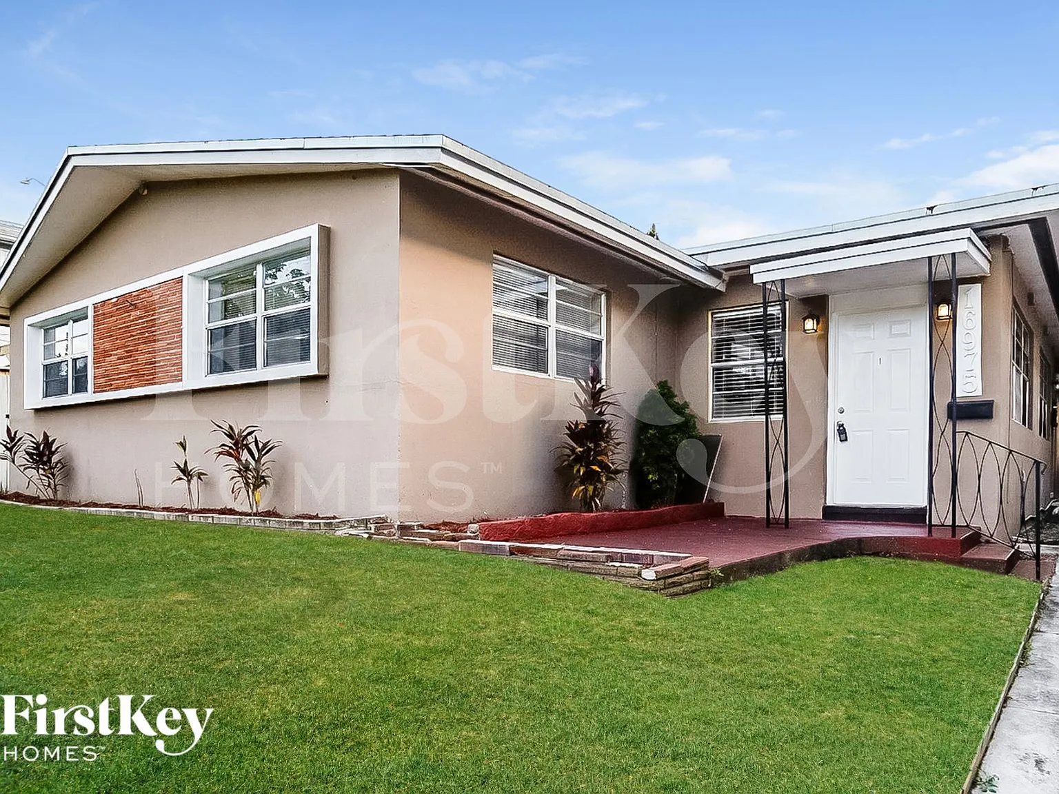 2 bed, 1.0 bath, 1993 sqft, $2,810 — Photo 4