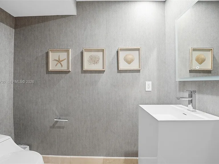5801 Collins Ave #700 — Photo 28