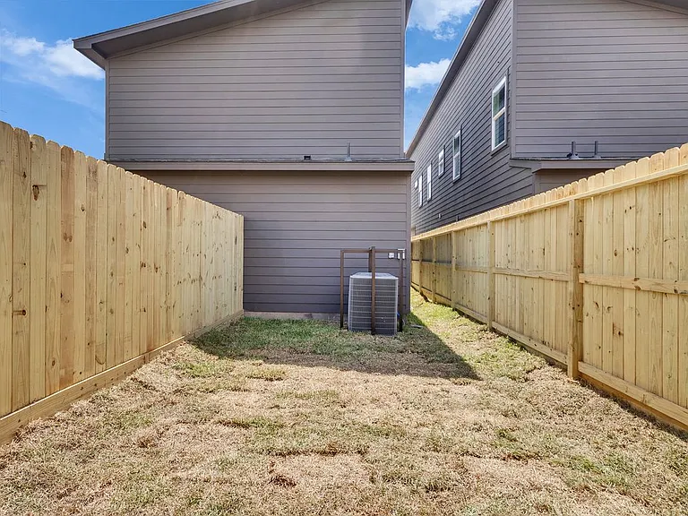 1052 N Lane St — Photo 26