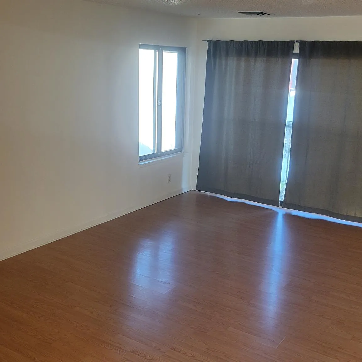 3 bed, 1200 sqft, $1,800 — Photo 3