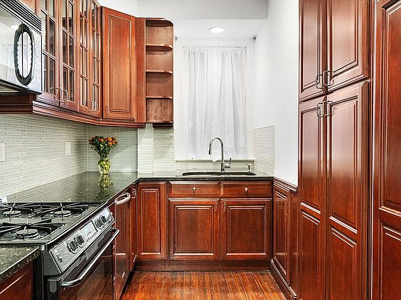 4th image of 850 Park Ave APT 1DR